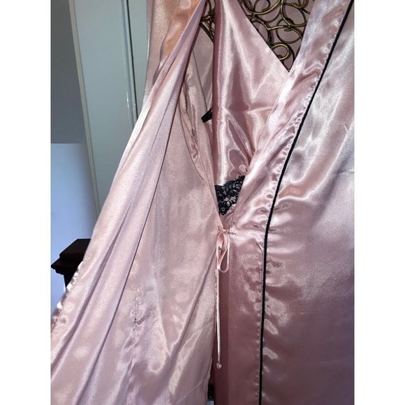 beautiful Pink and Black Sensara robe and gown - Picture 2 of 6
